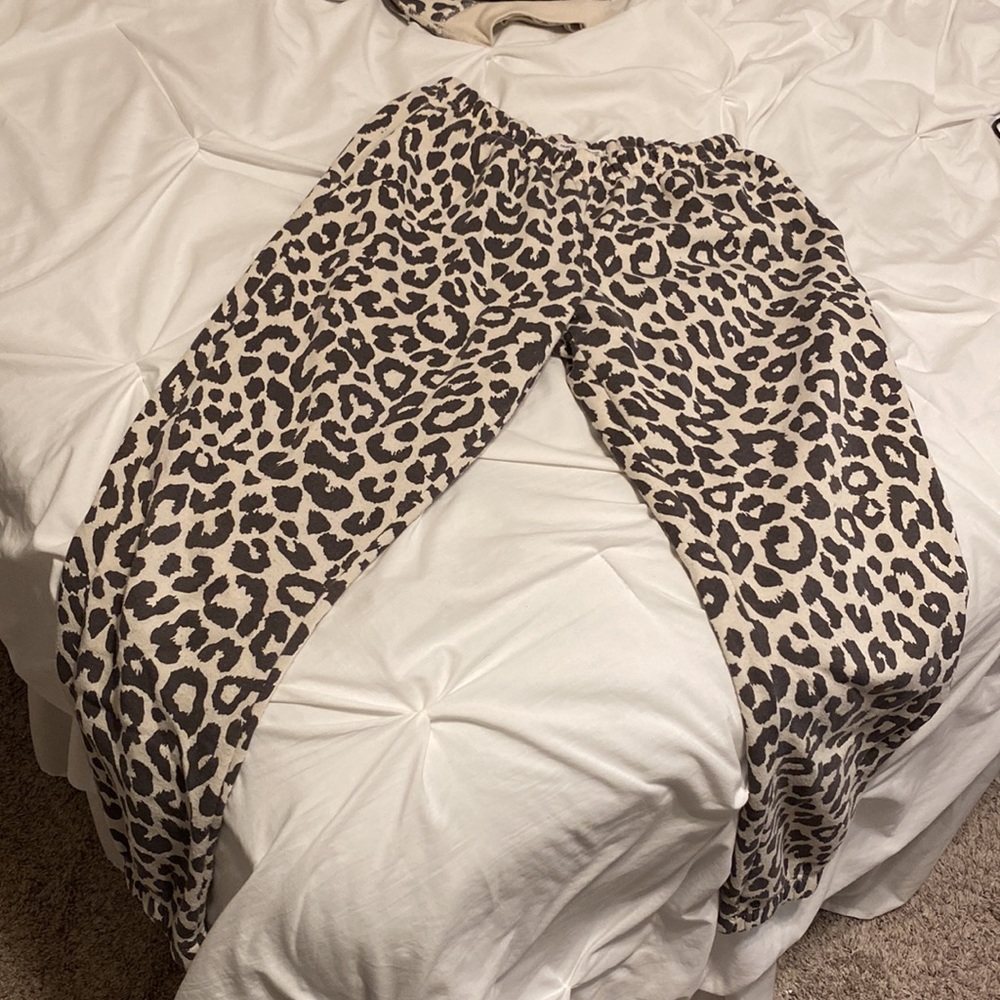 Cheetah Print Loungewear Matching Set - Picture 5 of 8